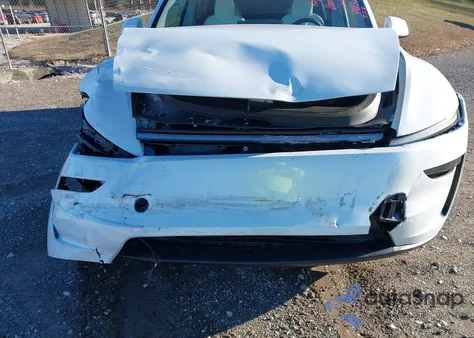 2026 Tesla Model Y Premium Rear-Wheel Drive/Standard Rear-Wheel Drive from USA, damaged, VIN 7SAYGDED6TA491861